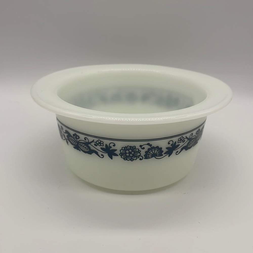 Blue pattern Pyrex bowl